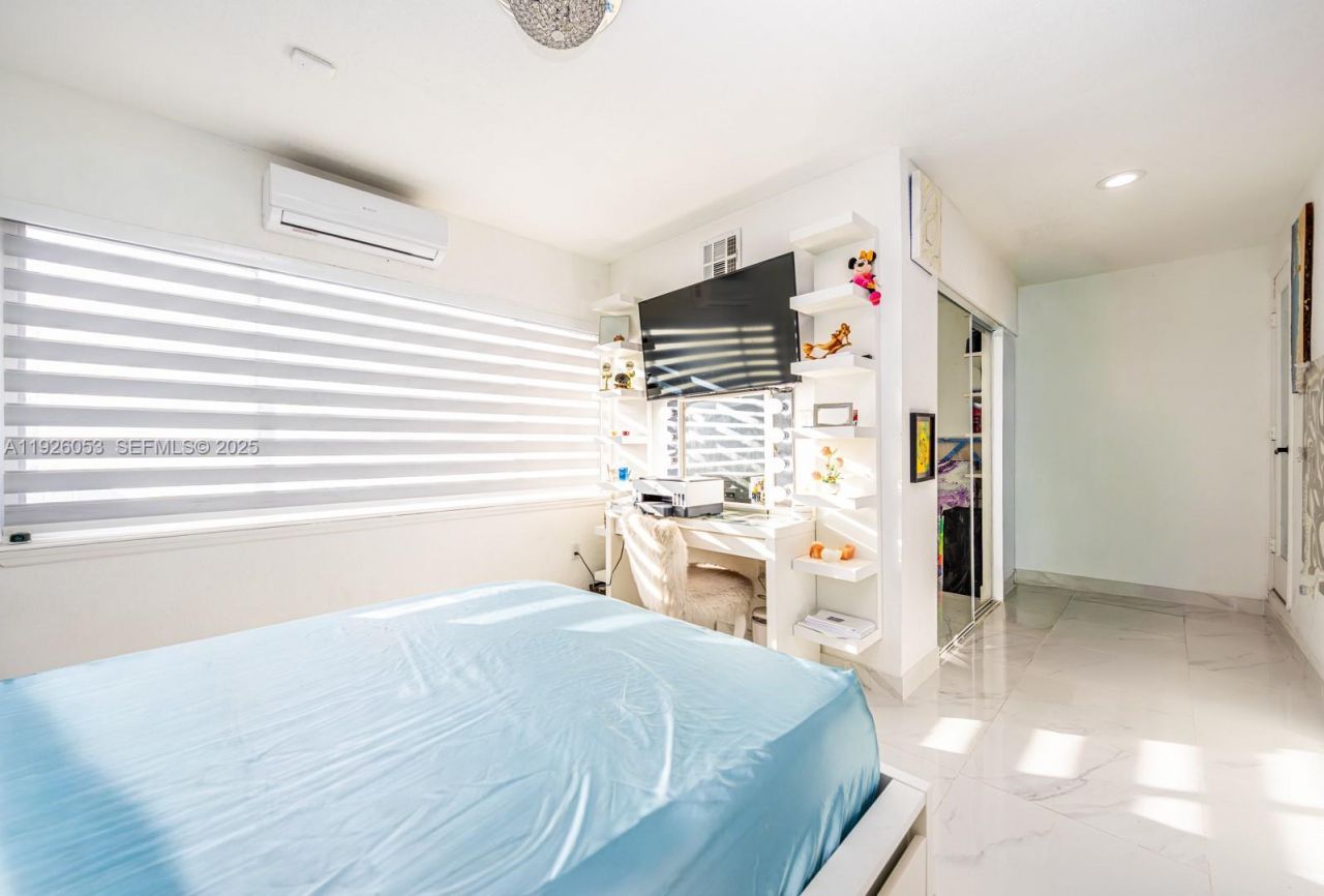 9365 SW 44th St, Miami, FL 33165 Photo