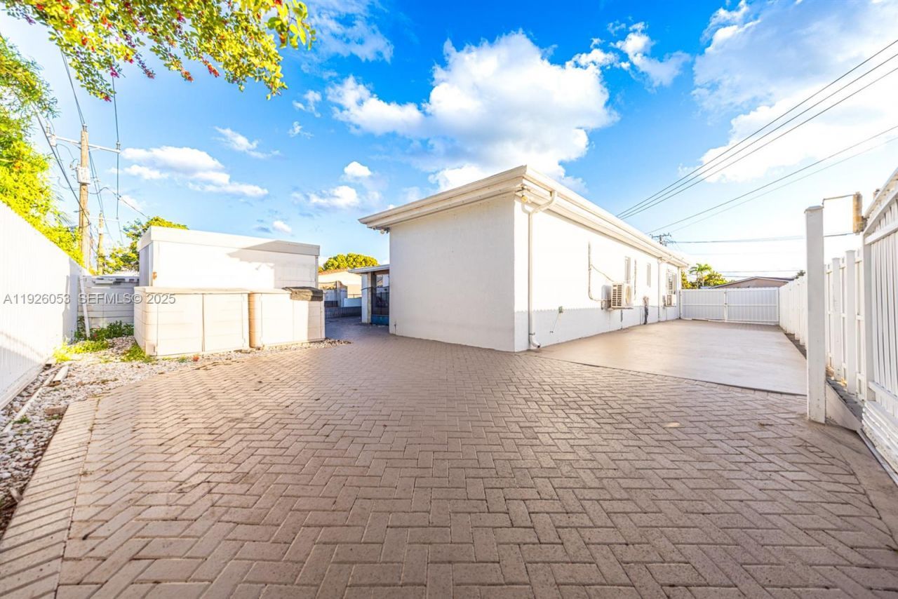 9365 SW 44th St, Miami, FL 33165 Photo