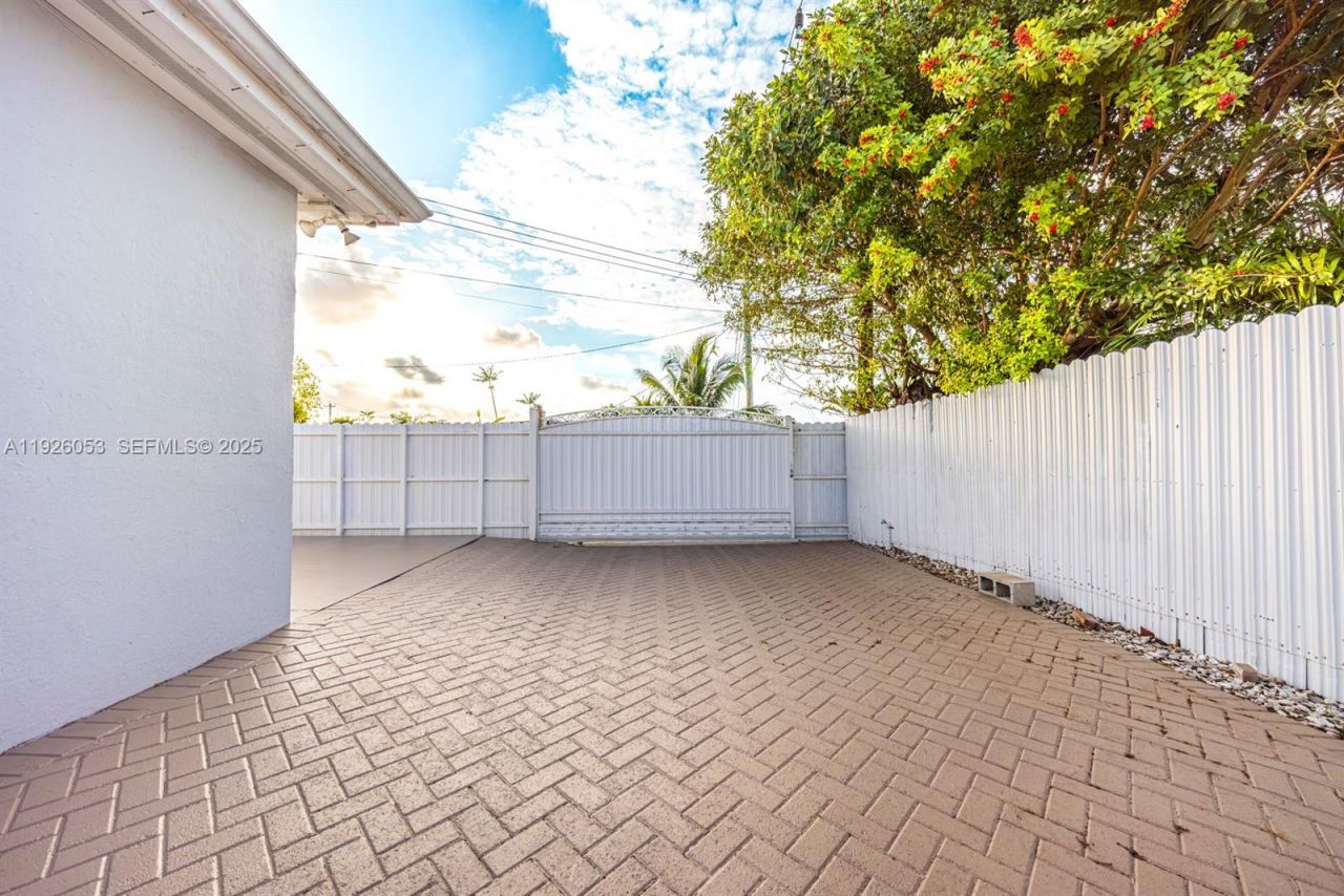 9365 SW 44th St, Miami, FL 33165 Photo