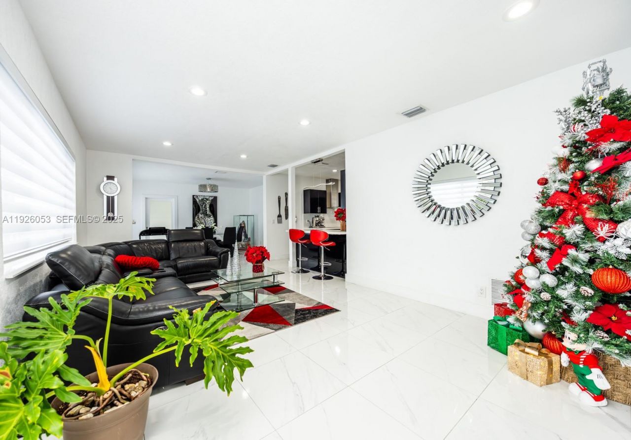 9365 SW 44th St, Miami, FL 33165 Photo