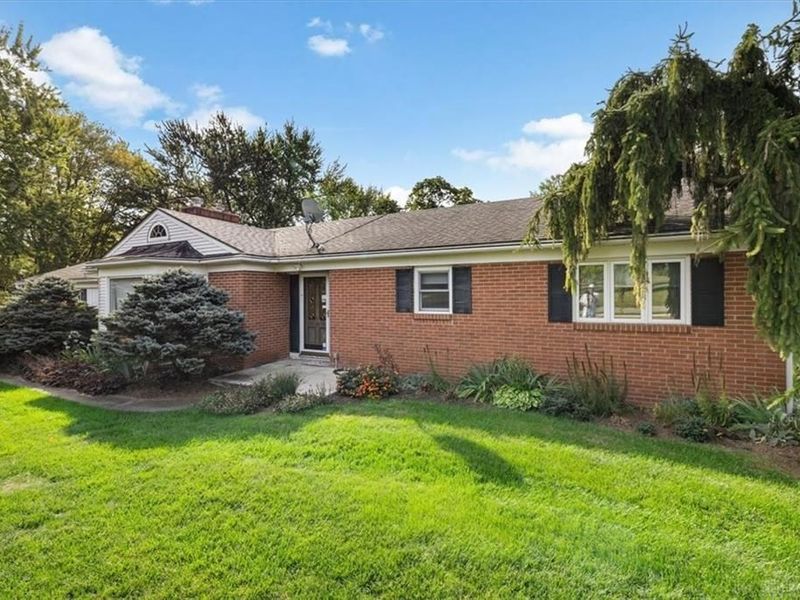 1594 Mapleton Drive, Centerville, OH 45459 Photo 1