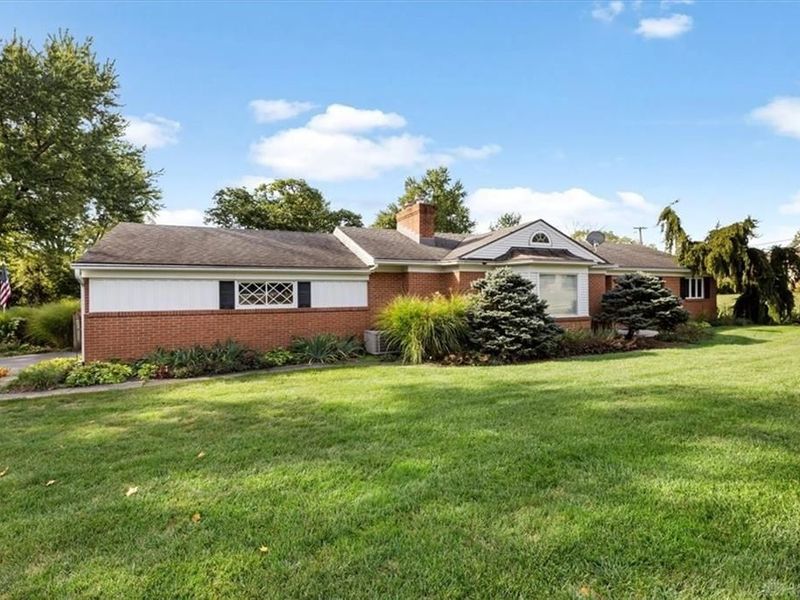 1594 Mapleton Drive, Centerville, OH 45459 Photo 2