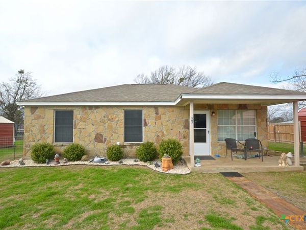 507 N 6th Street , Lometa, TX 76853