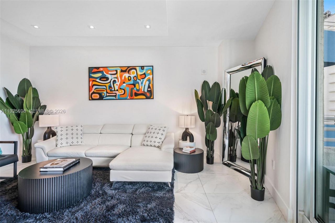 225 Collins Ave, Unit 6J, Miami Beach, FL 33139 Photo