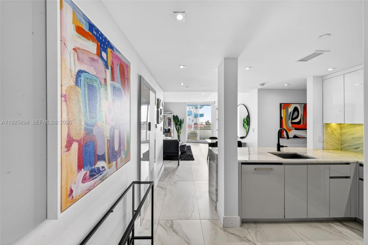 225 Collins Ave, Unit 6J, Miami Beach, FL 33139 Photo