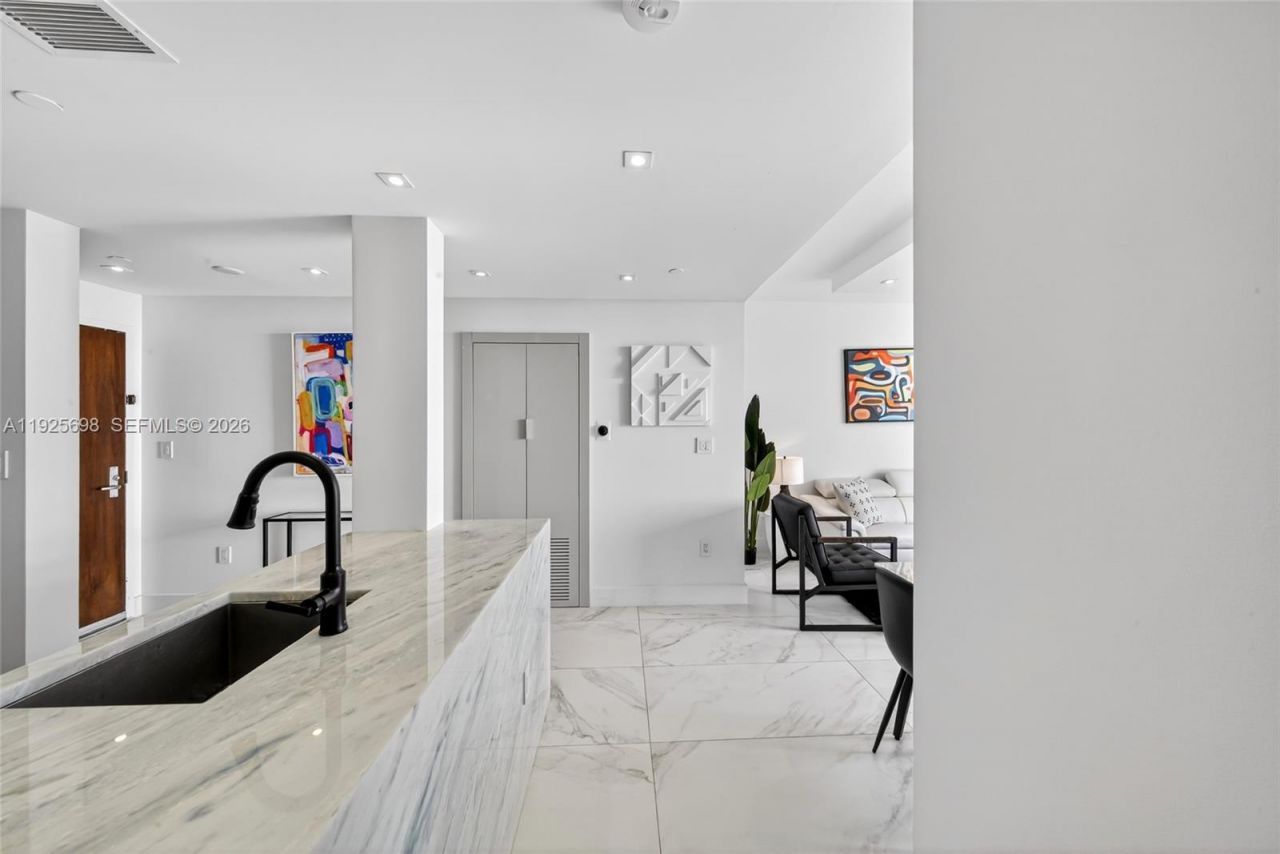 225 Collins Ave, Unit 6J, Miami Beach, FL 33139 Photo