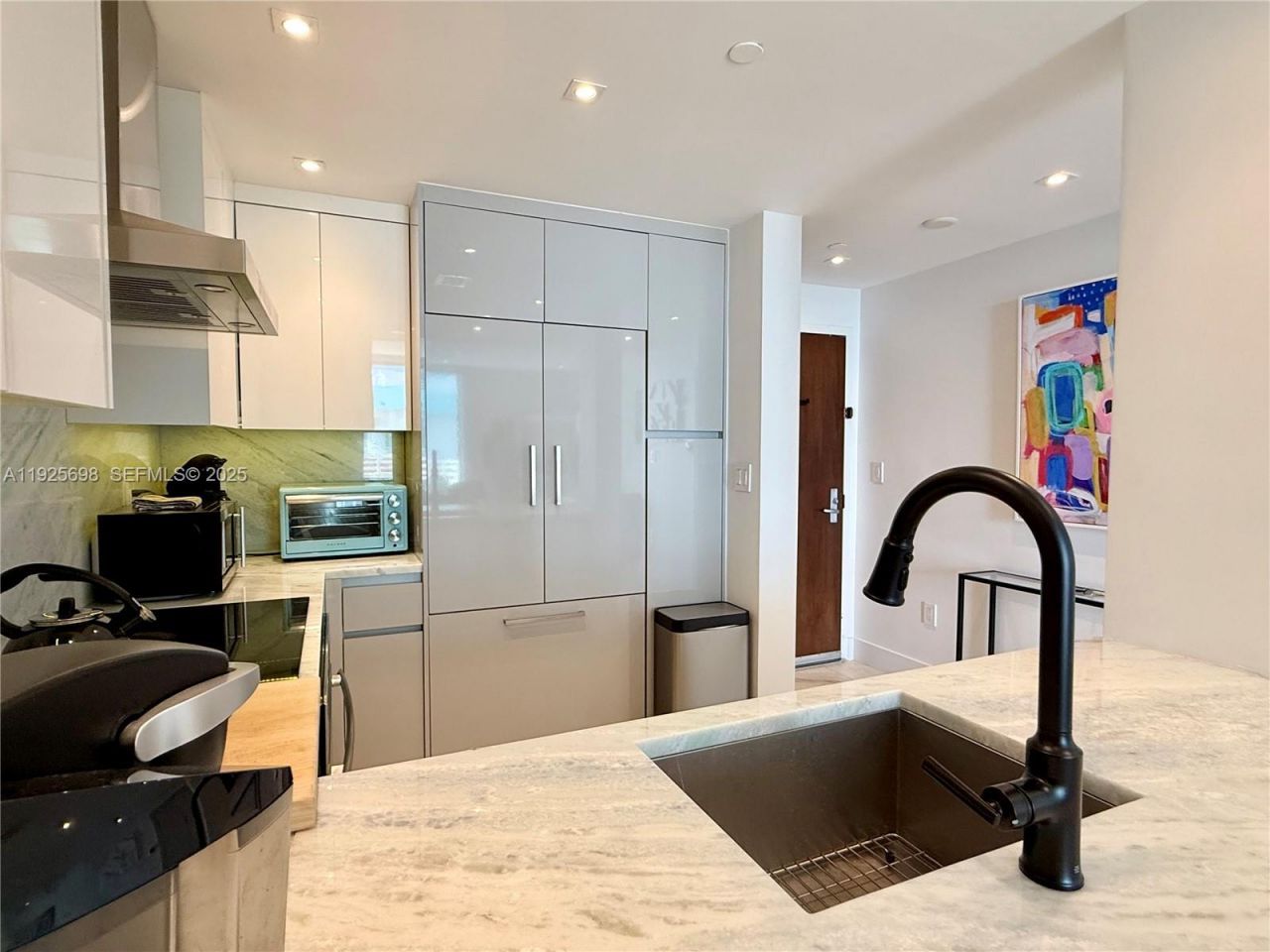 225 Collins Ave, Unit 6J, Miami Beach, FL 33139 Photo