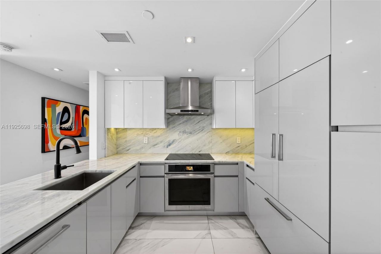 225 Collins Ave, Unit 6J, Miami Beach, FL 33139 Photo