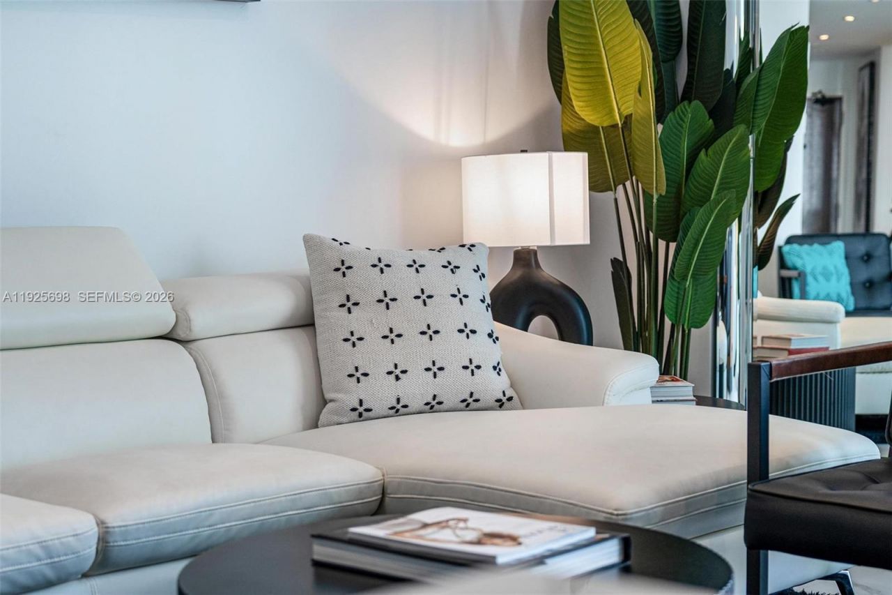 225 Collins Ave, Unit 6J, Miami Beach, FL 33139 Photo