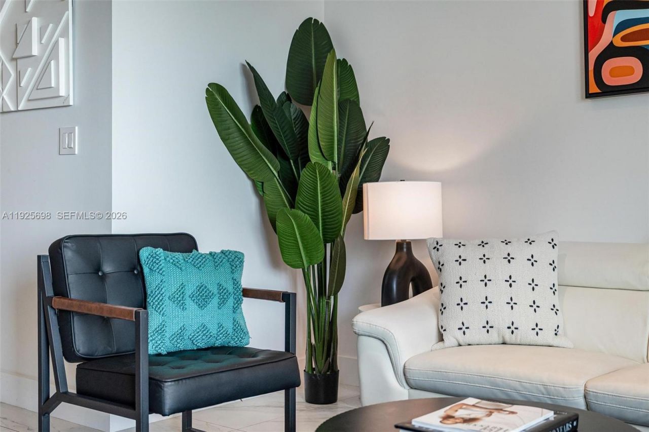 225 Collins Ave, Unit 6J, Miami Beach, FL 33139 Photo