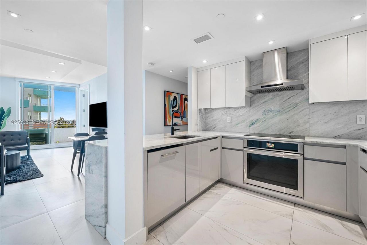 225 Collins Ave, Unit 6J, Miami Beach, FL 33139 Photo