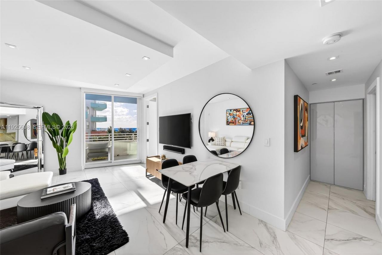 225 Collins Ave, Unit 6J, Miami Beach, FL 33139 Photo