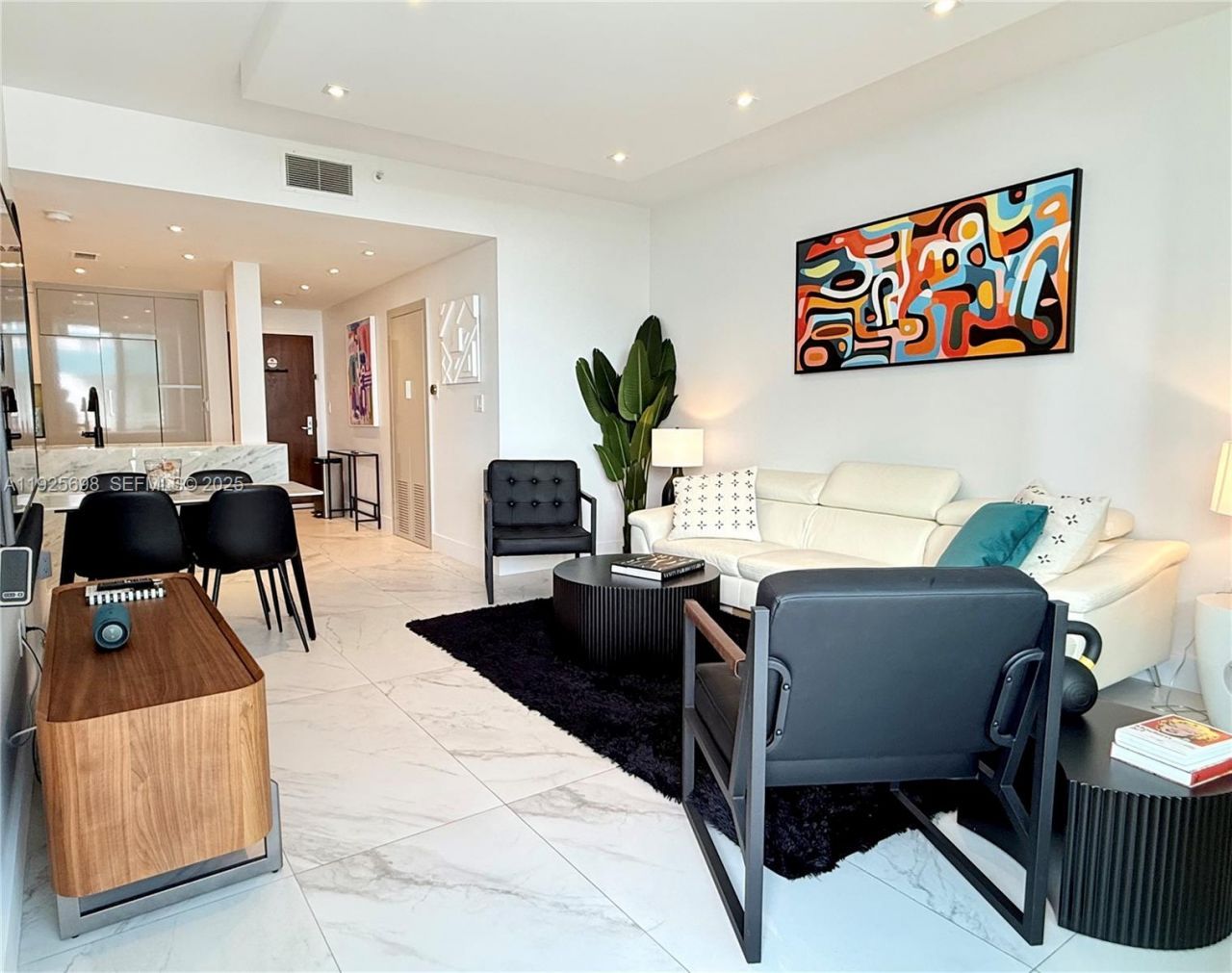 225 Collins Ave, Unit 6J, Miami Beach, FL 33139 Photo