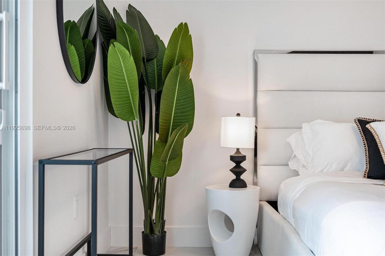 225 Collins Ave, Unit 6J, Miami Beach, FL 33139 Photo