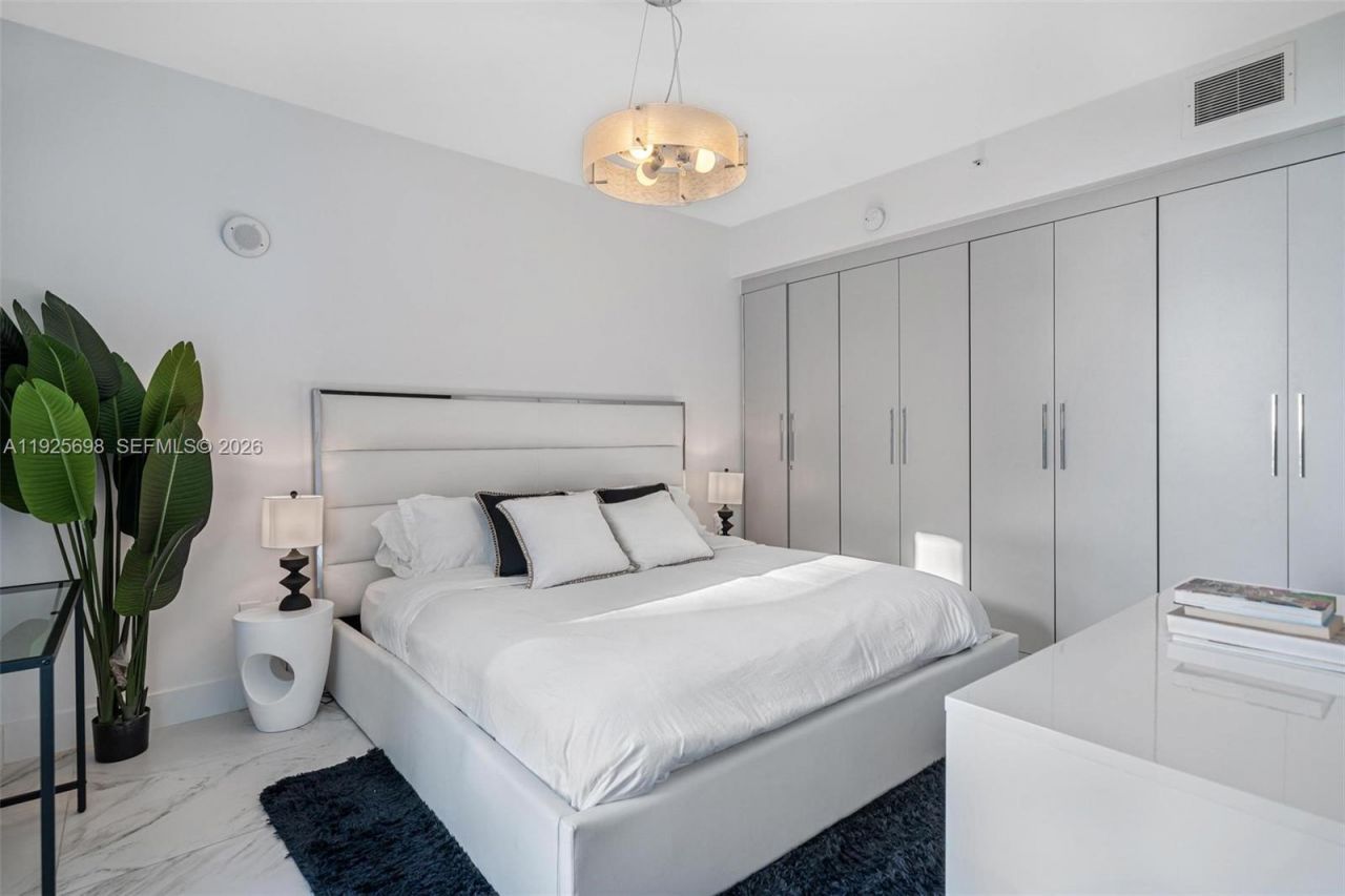 225 Collins Ave, Unit 6J, Miami Beach, FL 33139 Photo