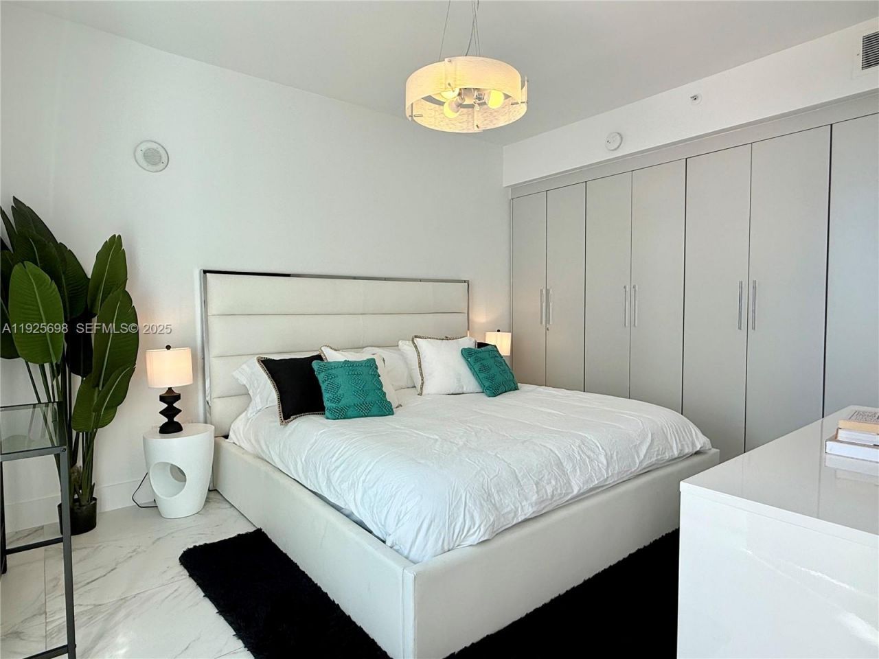 225 Collins Ave, Unit 6J, Miami Beach, FL 33139 Photo