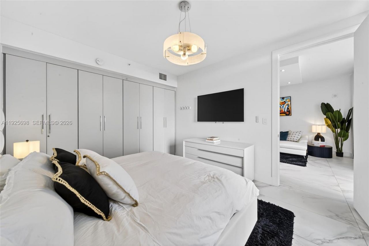 225 Collins Ave, Unit 6J, Miami Beach, FL 33139 Photo