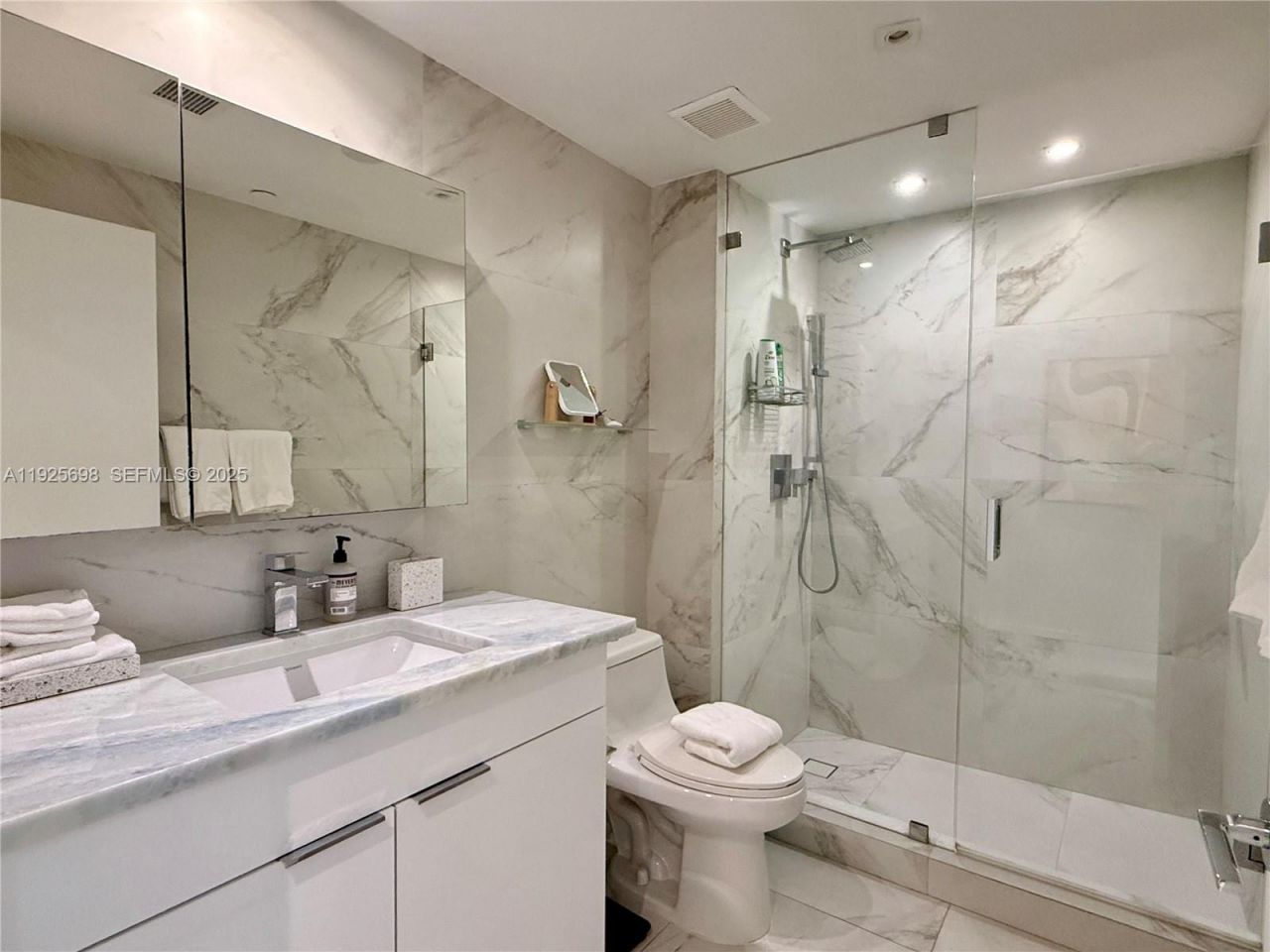 225 Collins Ave, Unit 6J, Miami Beach, FL 33139 Photo