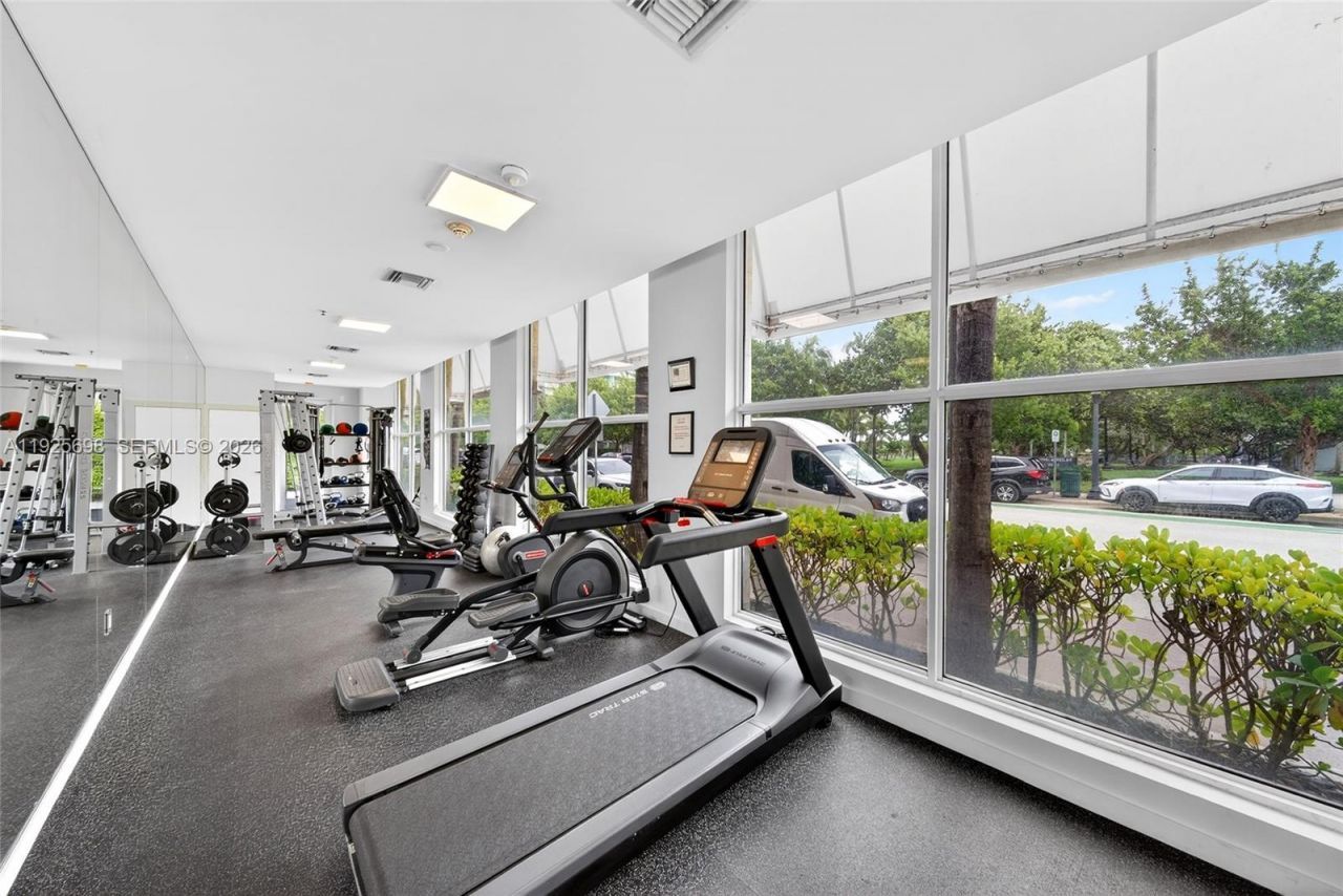 225 Collins Ave, Unit 6J, Miami Beach, FL 33139 Photo