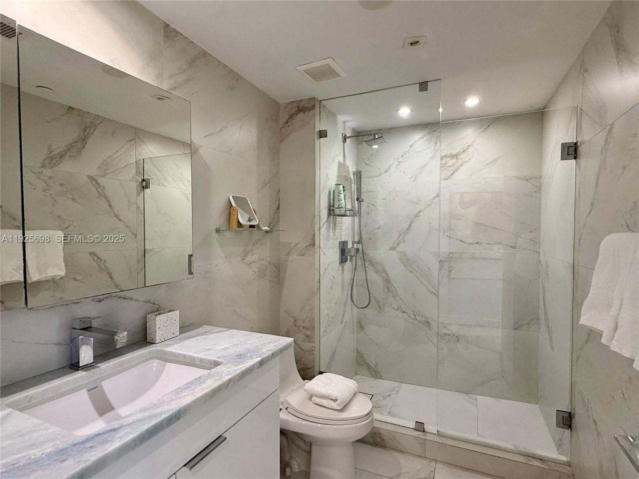225 Collins Ave, Unit 6J, Miami Beach, FL 33139 Photo