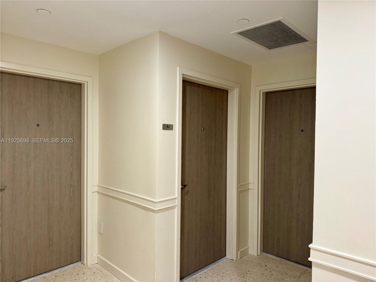 225 Collins Ave, Unit 6J, Miami Beach, FL 33139 Photo