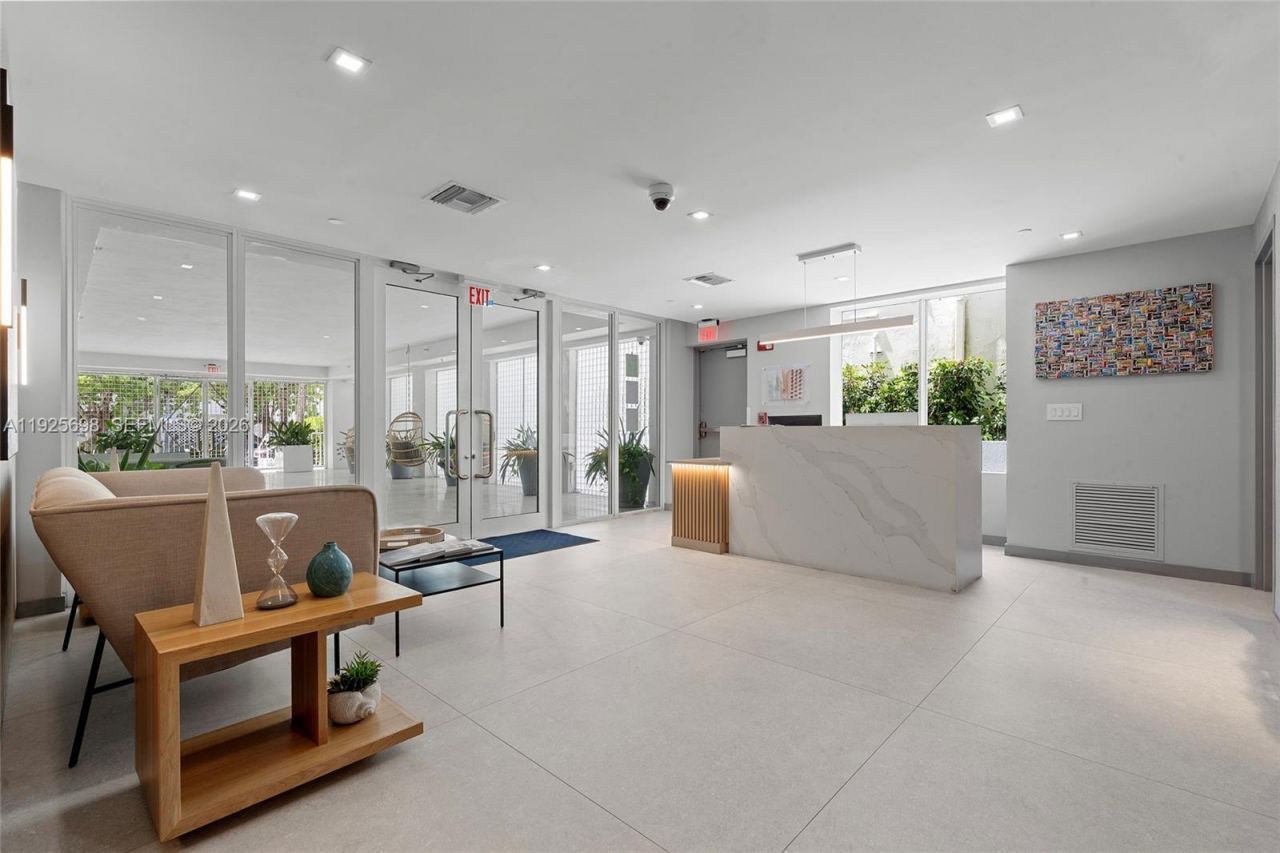 225 Collins Ave, Unit 6J, Miami Beach, FL 33139 Photo