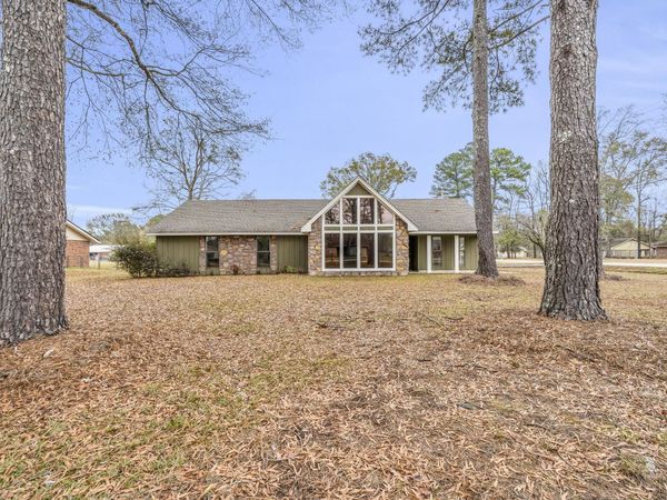 529 Justin Cir, Columbus, MS 39705