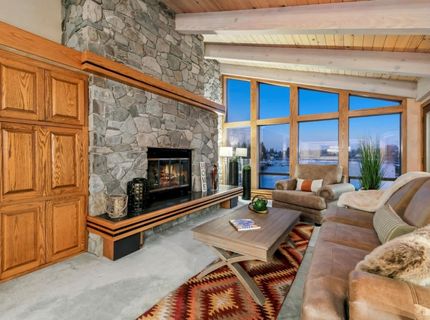 222 Beach Drive, South Lake Tahoe, CA 96150 Photo