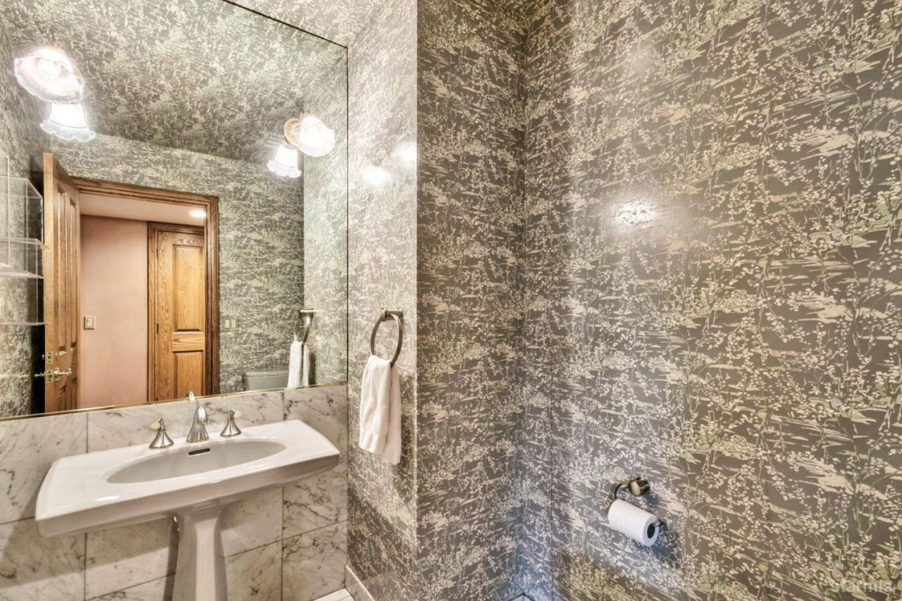 222 Beach Drive, South Lake Tahoe, CA 96150 Photo