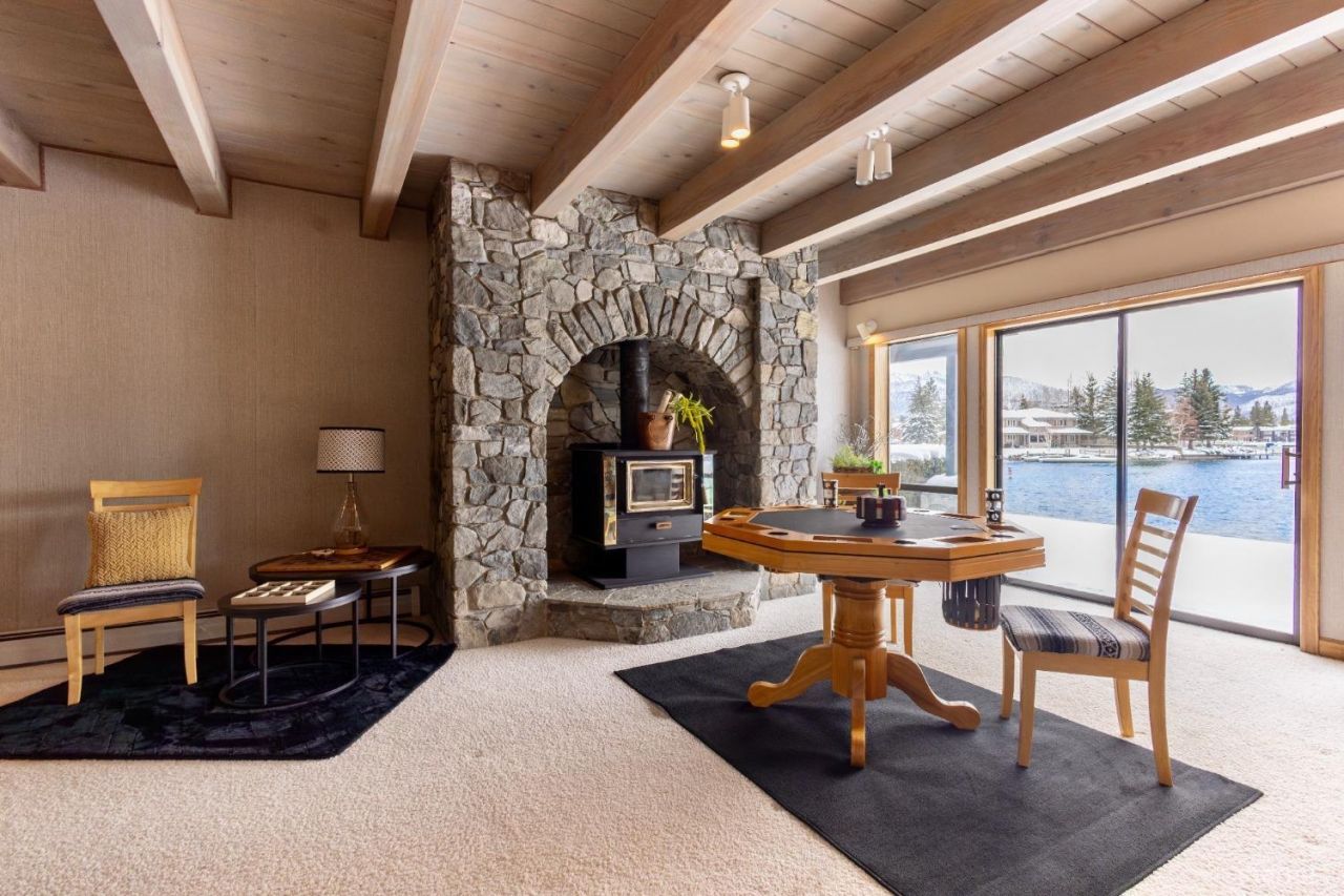 222 Beach Drive, South Lake Tahoe, CA 96150 Photo