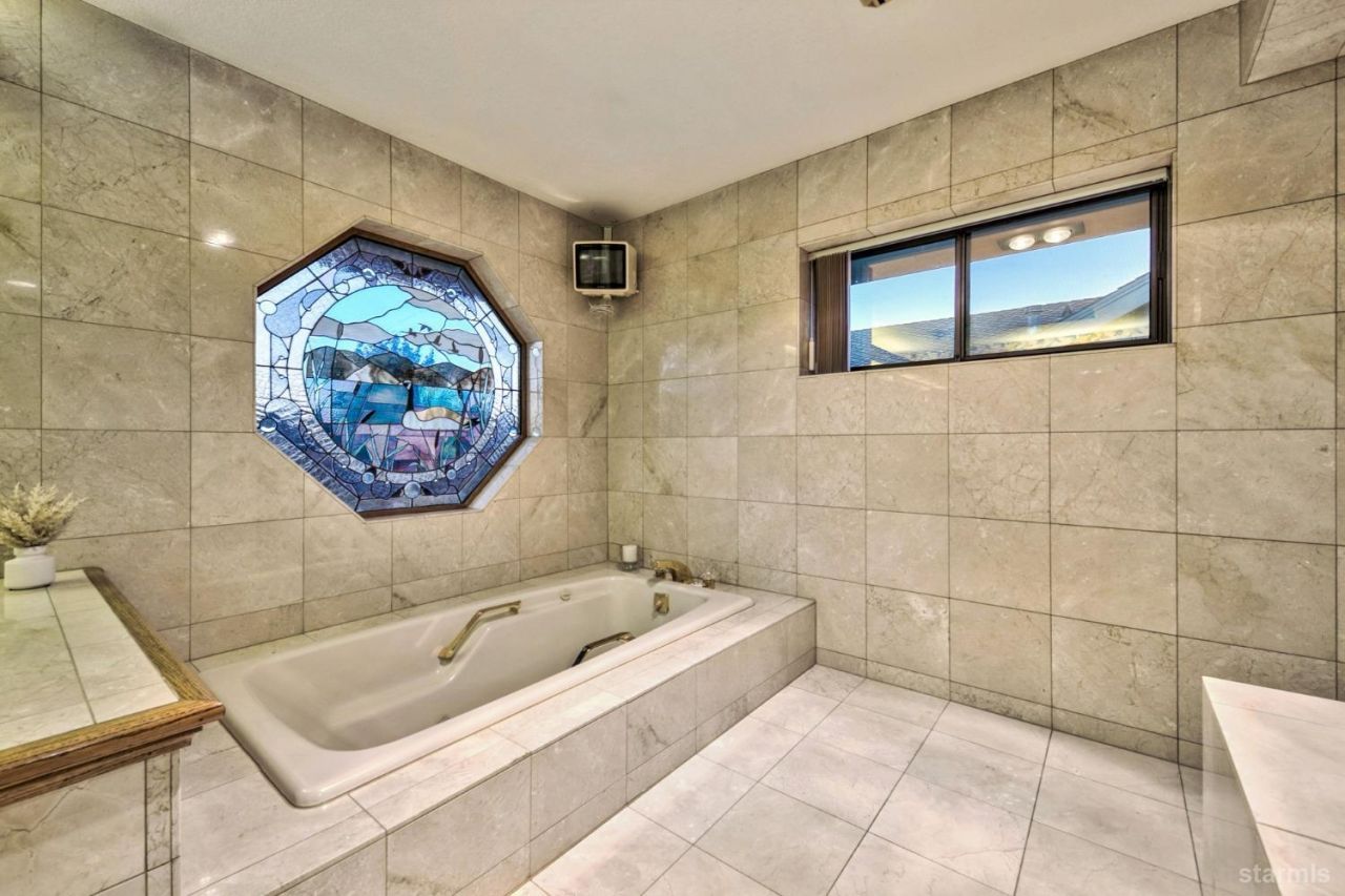 222 Beach Drive, South Lake Tahoe, CA 96150 Photo
