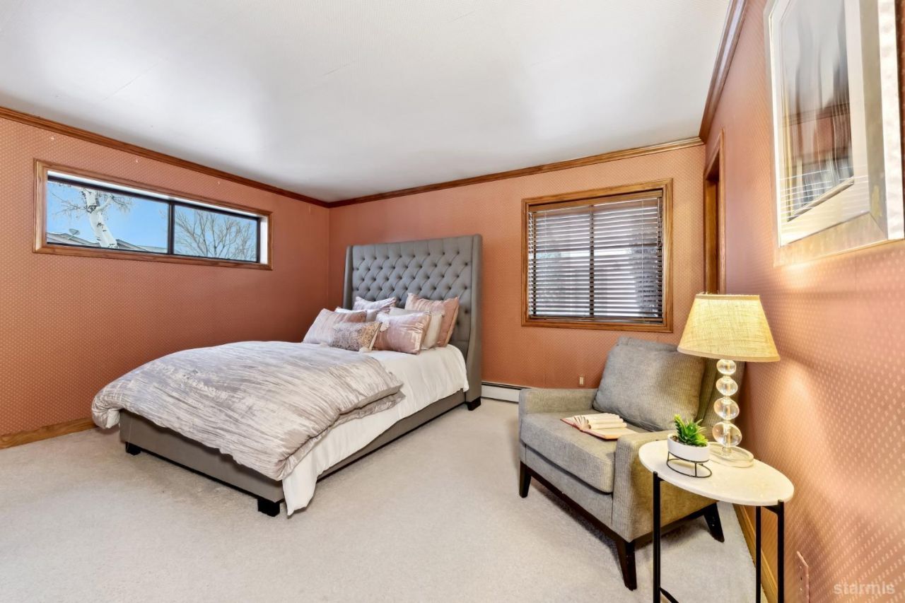 222 Beach Drive, South Lake Tahoe, CA 96150 Photo