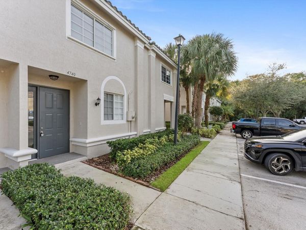 4740 NW 57th Pl, Coconut Creek, FL 33073