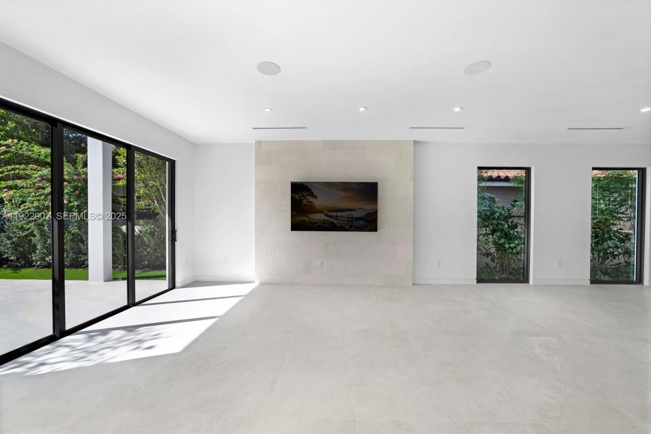 2610 SW 17th St, Miami, FL 33145 Photo