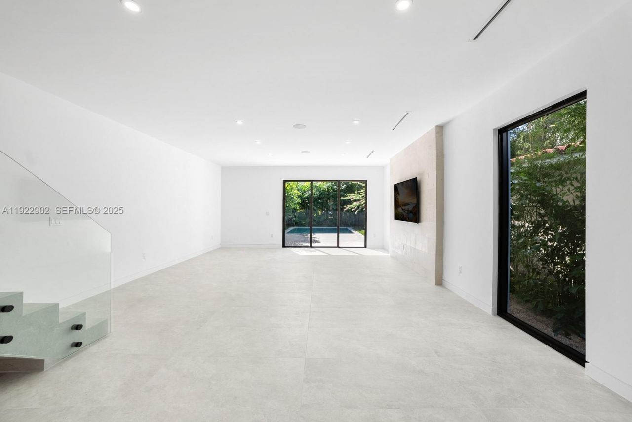 2610 SW 17th St, Miami, FL 33145 Photo