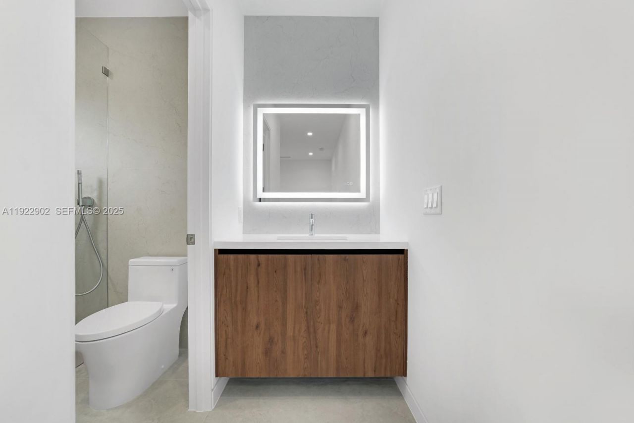 2610 SW 17th St, Miami, FL 33145 Photo