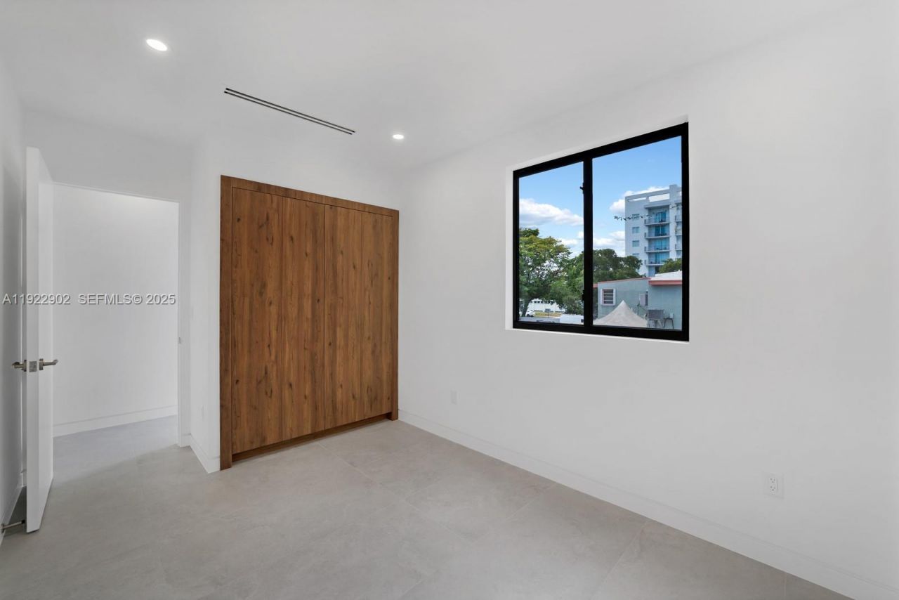 2610 SW 17th St, Miami, FL 33145 Photo