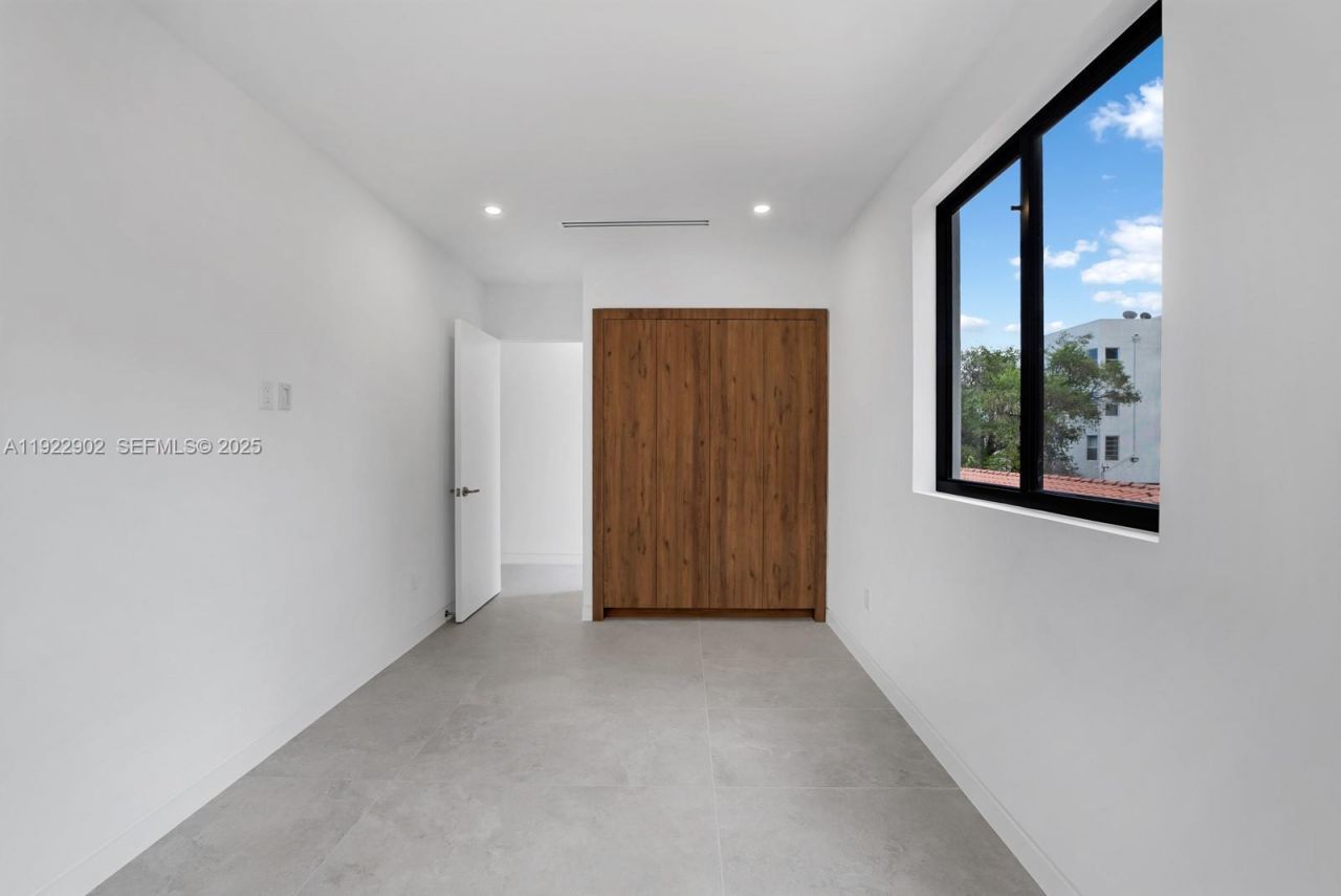 2610 SW 17th St, Miami, FL 33145 Photo