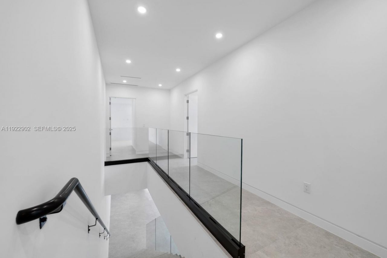 2610 SW 17th St, Miami, FL 33145 Photo