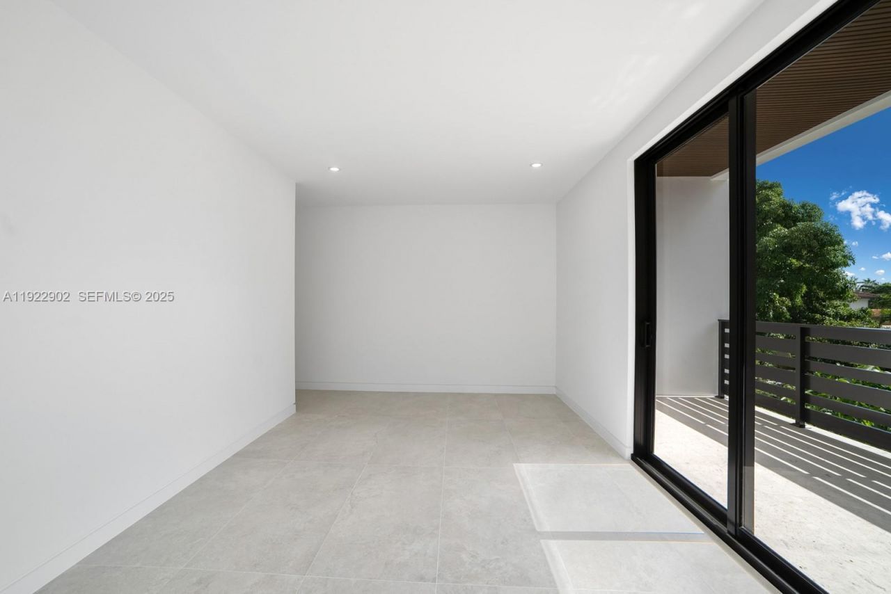 2610 SW 17th St, Miami, FL 33145 Photo