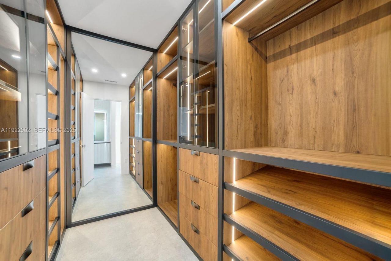 2610 SW 17th St, Miami, FL 33145 Photo