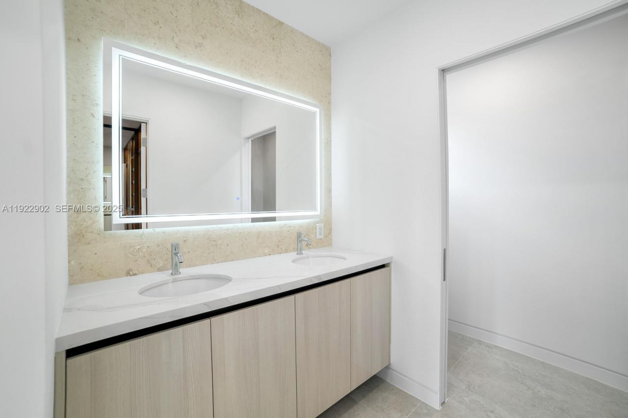 2610 SW 17th St, Miami, FL 33145 Photo