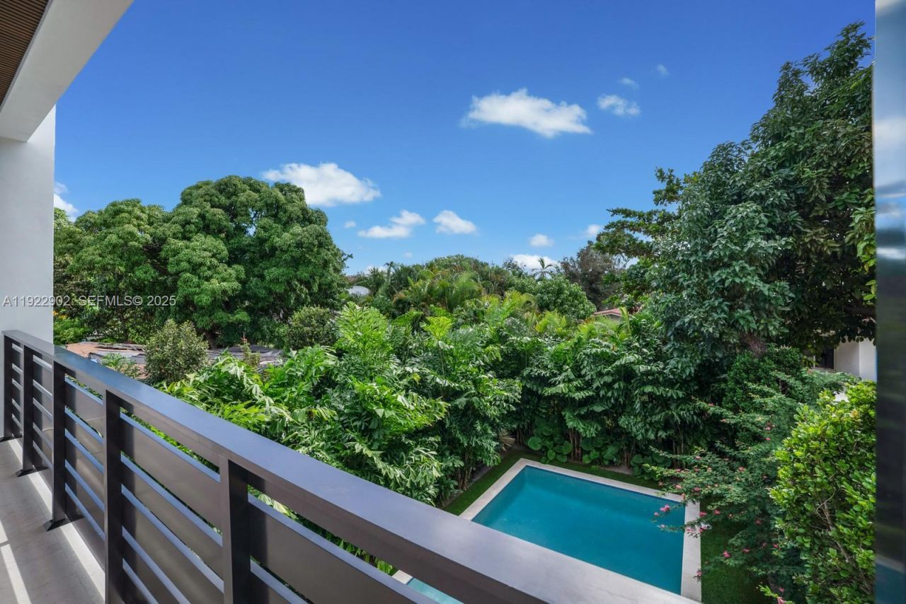 2610 SW 17th St, Miami, FL 33145 Photo