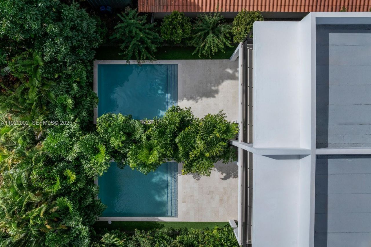 2610 SW 17th St, Miami, FL 33145 Photo