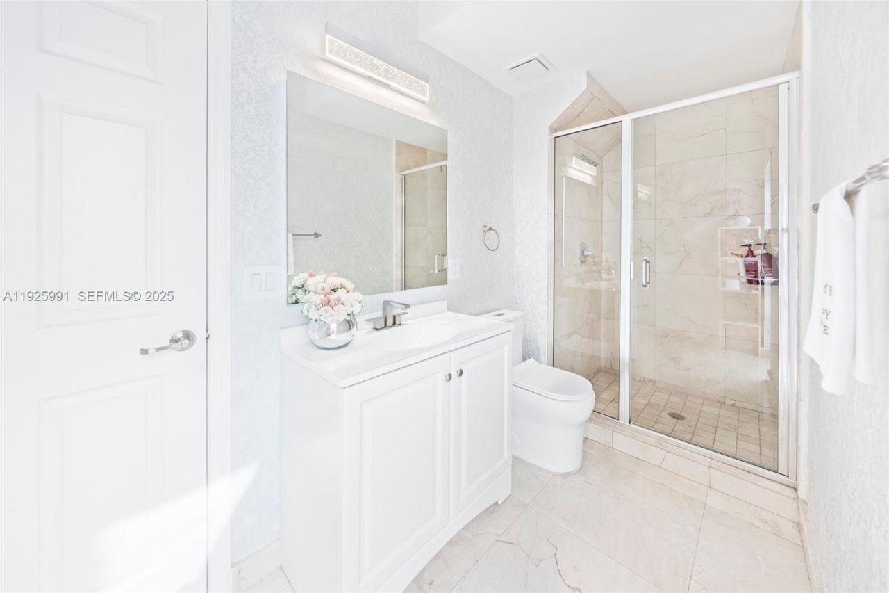 6933 NW 104th Ct, Doral, FL 33178 Photo