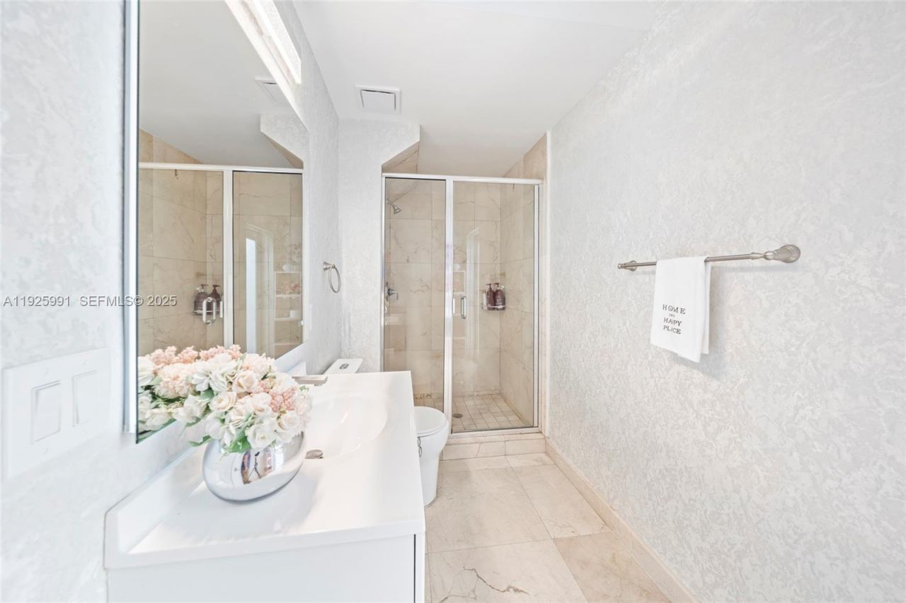 6933 NW 104th Ct, Doral, FL 33178 Photo