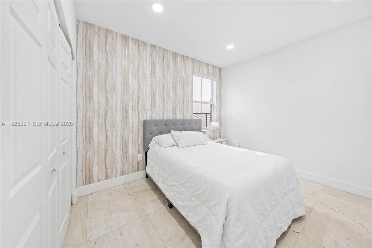 6933 NW 104th Ct, Doral, FL 33178 Photo