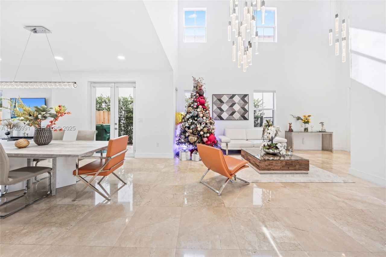 6933 NW 104th Ct, Doral, FL 33178 Photo