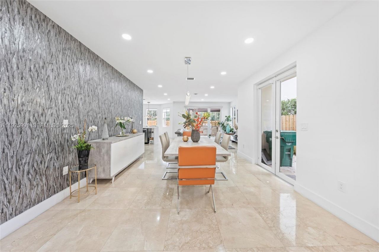 6933 NW 104th Ct, Doral, FL 33178 Photo