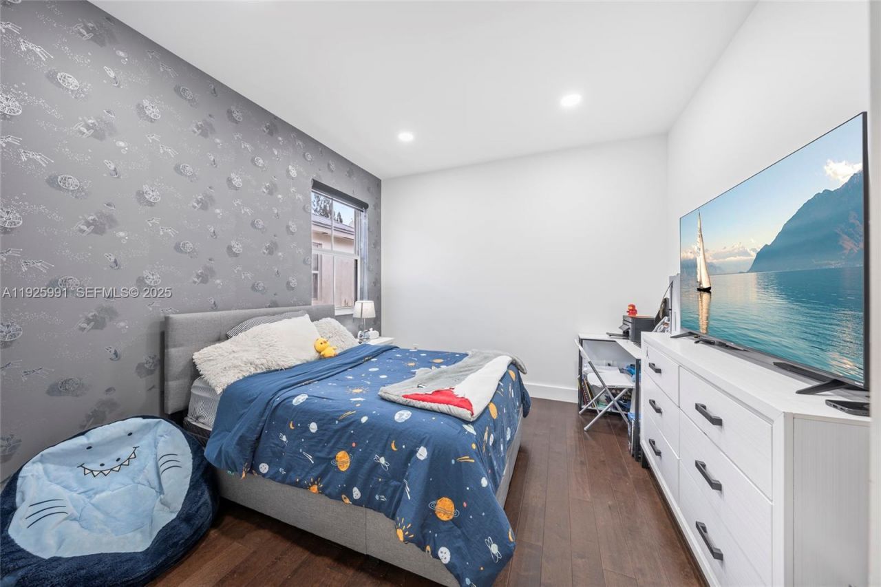 6933 NW 104th Ct, Doral, FL 33178 Photo